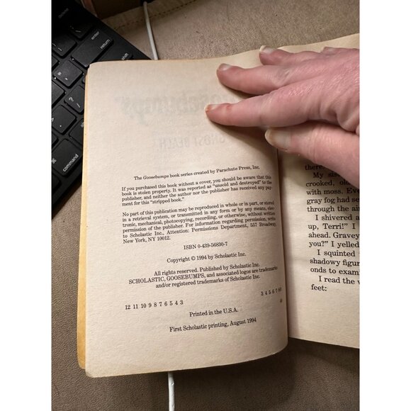 R.L. Stine Goosebumps Ghost Beach Paperback Book Unnumbered Vintage READ - Picture 8 of 13